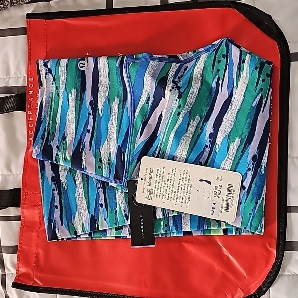 * NWT Lululemon Wunder Under Pant (Hi-Rise) - Seven Wonders Multi - Size 4